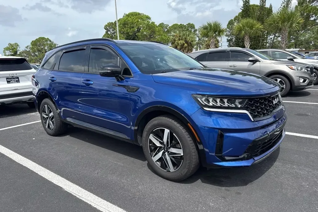 2022 Kia Sorento S photo 1