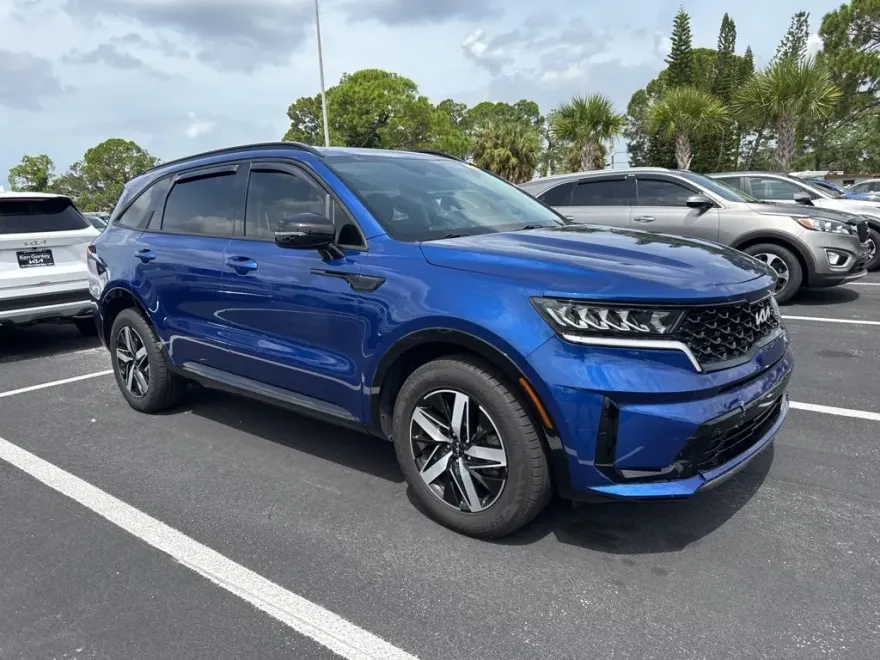 2022 Kia Sorento S photo 1