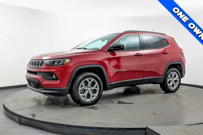 2024 Jeep Compass Latitude photo 1