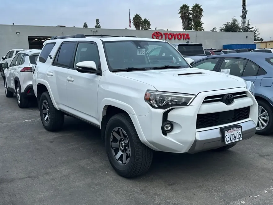 2022 Toyota 4Runner TRD Off-Road Premium photo 1