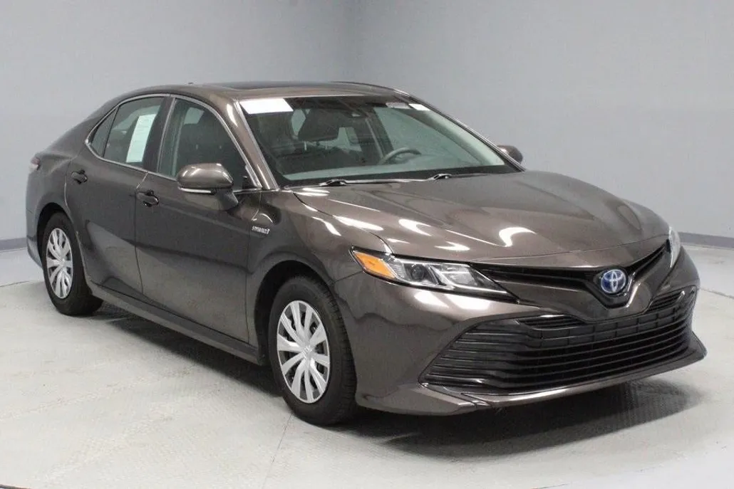 2018 Toyota Camry Hybrid LE photo 1