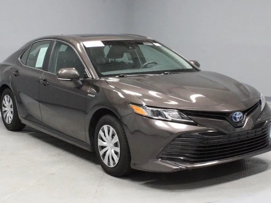 2018 Toyota Camry Hybrid LE photo 1