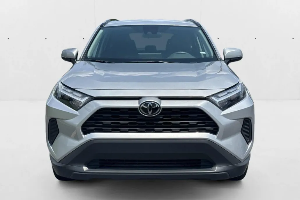2024 Toyota RAV4 XLE photo 1