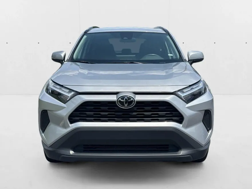 2024 Toyota RAV4 XLE photo 1