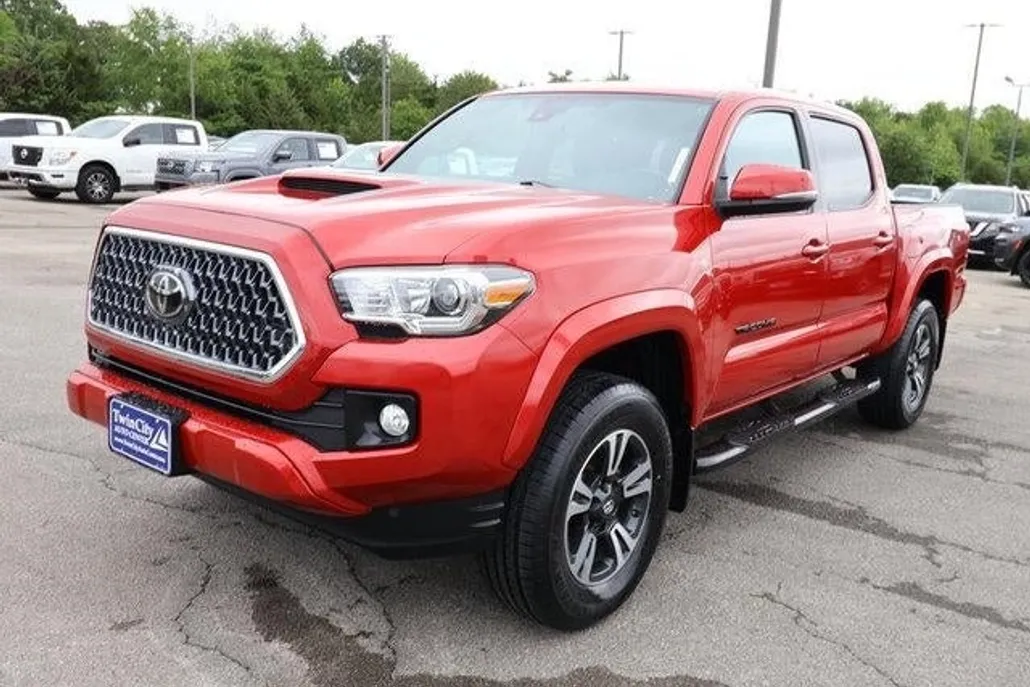 2019 Toyota Tacoma TRD Sport 4x4 SR Double Cab photo 1