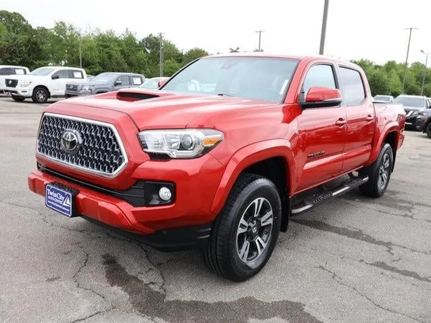 2019 Toyota Tacoma TRD Sport 4x4 SR Double Cab photo 1