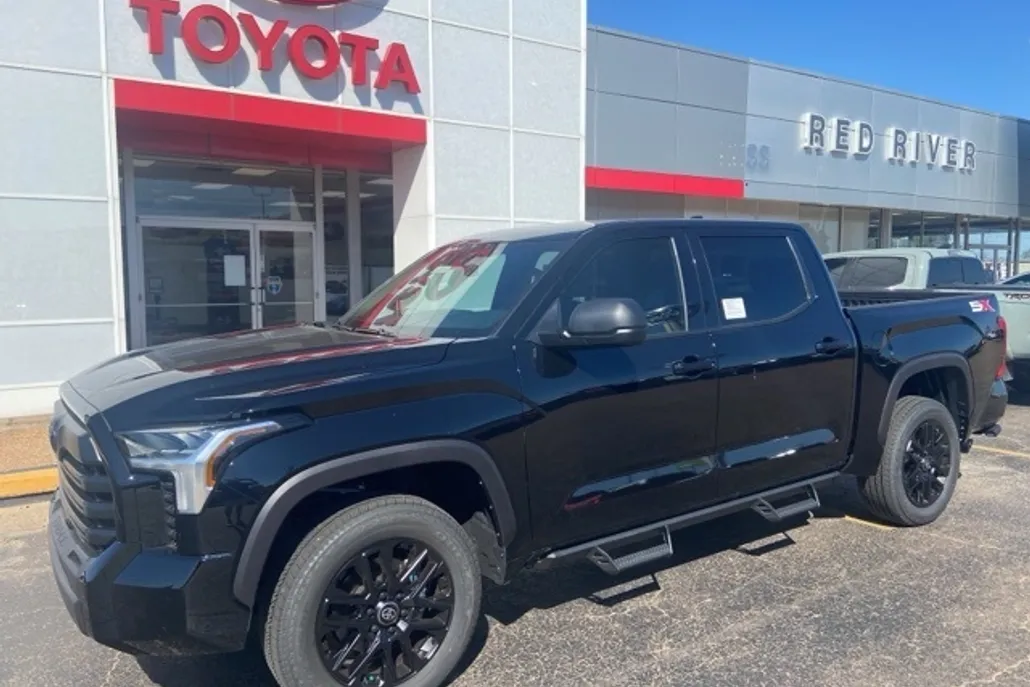 2026 Toyota Tundra SR5 CrewMax photo 1