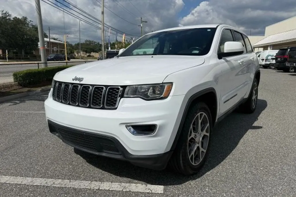 2018 Jeep Grand Cherokee Laredo Sport photo 1