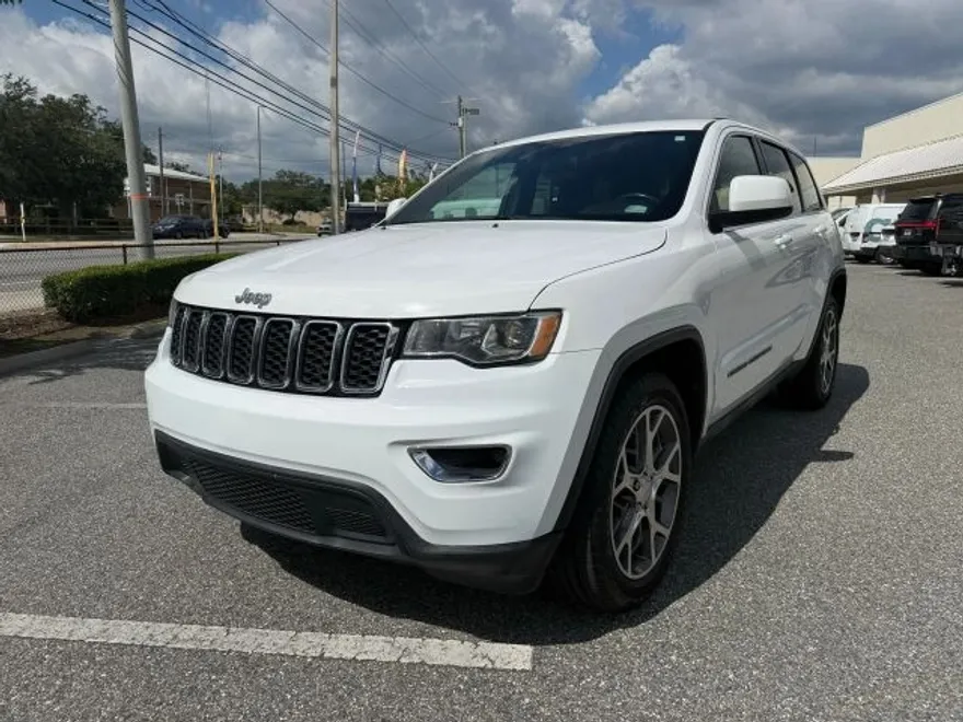 2018 Jeep Grand Cherokee Laredo Sport photo 1