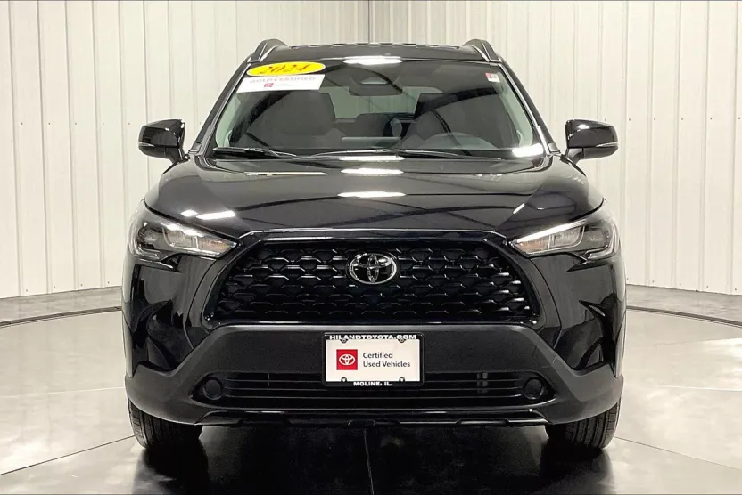 2024 Toyota Corolla Cross LE photo 1