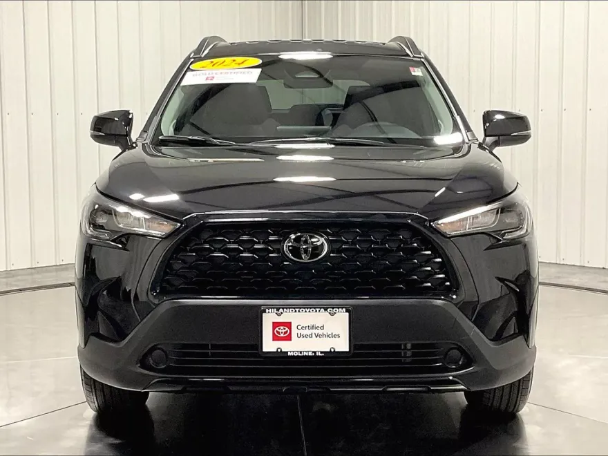 2024 Toyota Corolla Cross LE photo 1