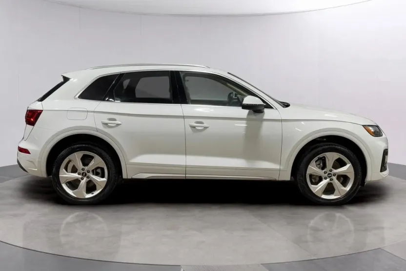 2021 Audi Q5 45 Premium Plus photo 1