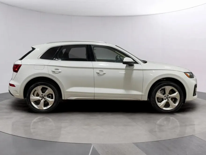 2021 Audi Q5 45 Premium Plus photo 1