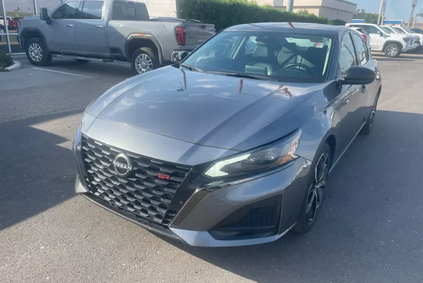 2024 Nissan Altima 2.5 SR photo 1