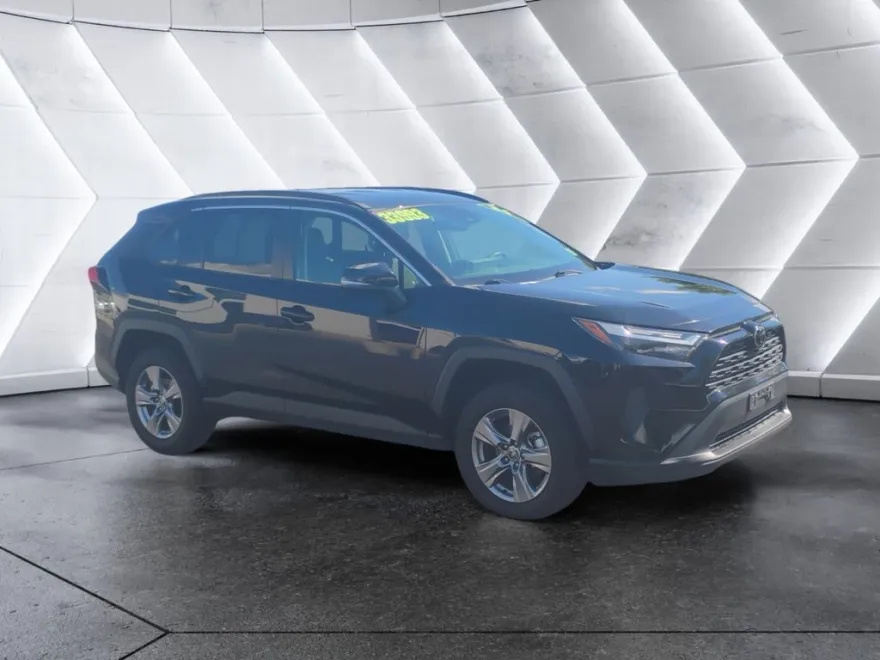 2024 Toyota RAV4 XLE photo 1