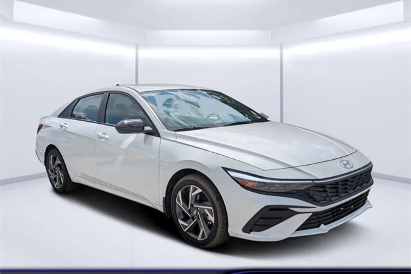 2025 Hyundai Elantra SEL Sport photo 1