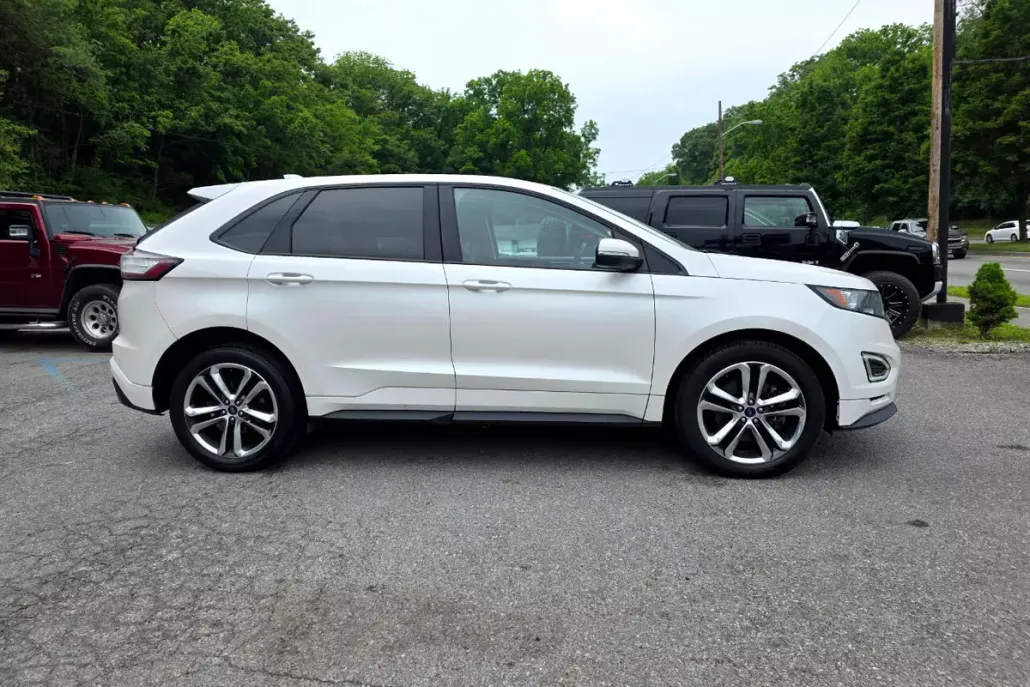 2018 Ford Edge Sport photo 1