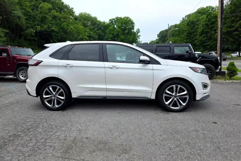 2018 Ford Edge Sport photo 1