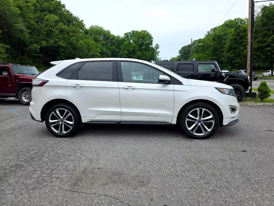 2018 Ford Edge Sport photo 1