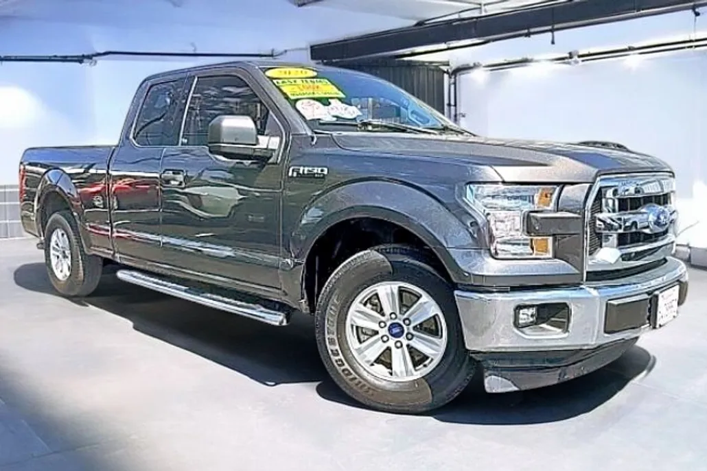 2017 Ford F-150 XLT photo 1