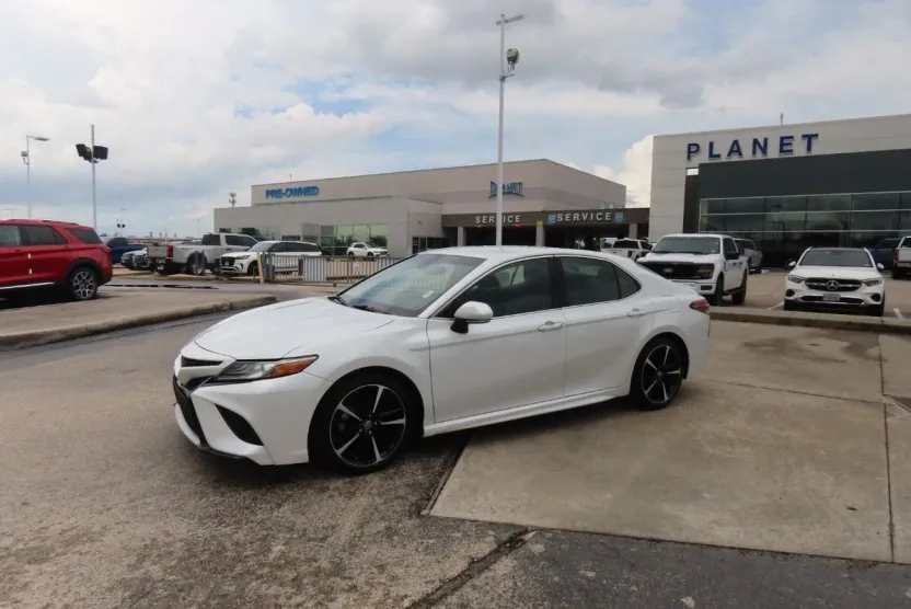 2018 Toyota Camry XSE photo 1
