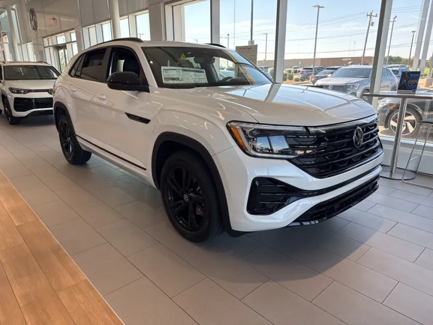 2026 Volkswagen Atlas Cross Sport SEL R-Line photo 1