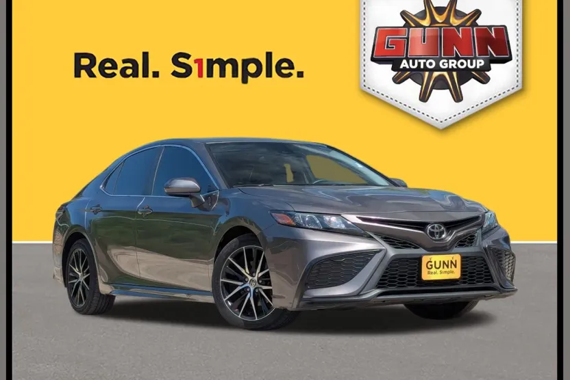 2021 Toyota Camry SE photo 1