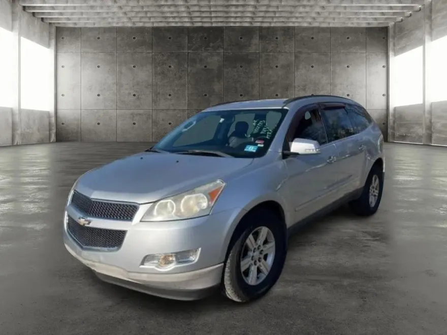 2011 Chevrolet Traverse 2LT photo 1