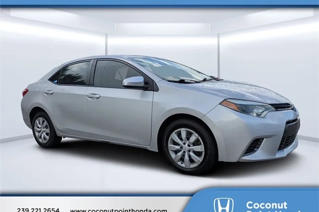 2016 Toyota Corolla LE photo 1