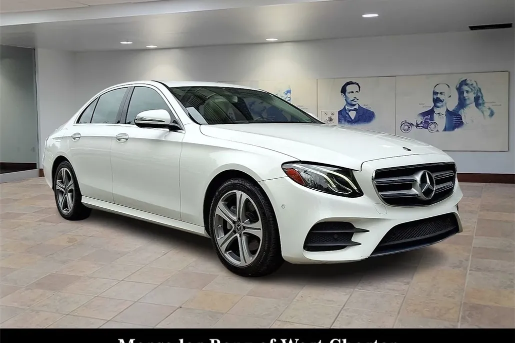 2018 Mercedes Benz E 300 4MATIC Sedan photo 1