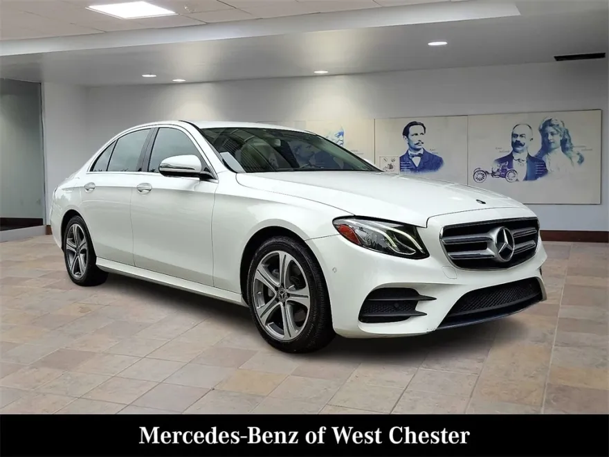 2018 Mercedes Benz E 300 4MATIC Sedan photo 1