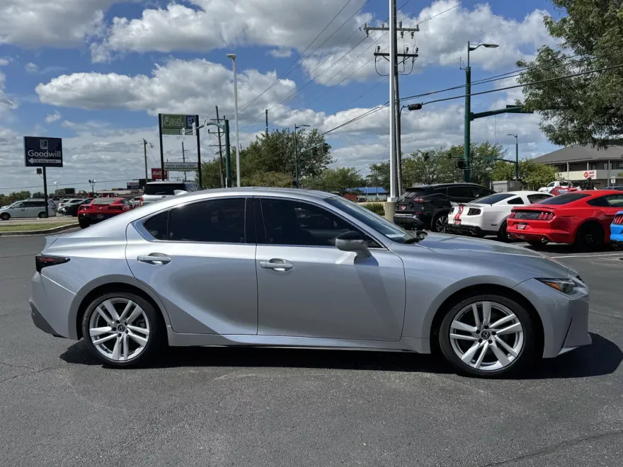 2024 Lexus IS 300 photo 1