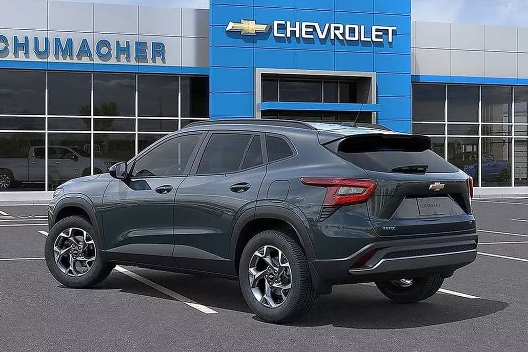 2025 Chevrolet Trax LT photo 1