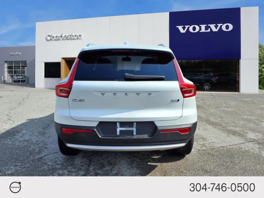 2025 Volvo XC40 Core photo 1