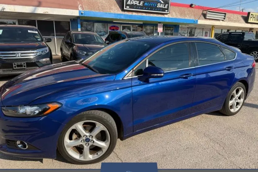 2016 Ford Fusion SE photo 1