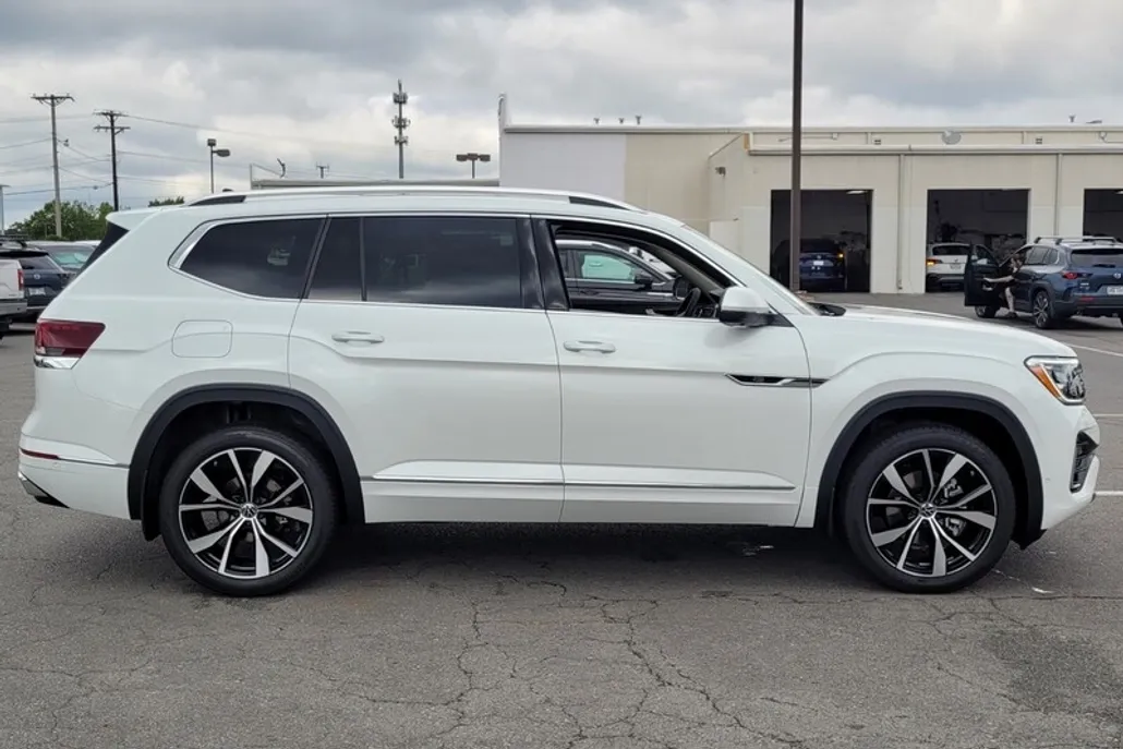 2026 Volkswagen Atlas SEL Premium R-Line photo 1