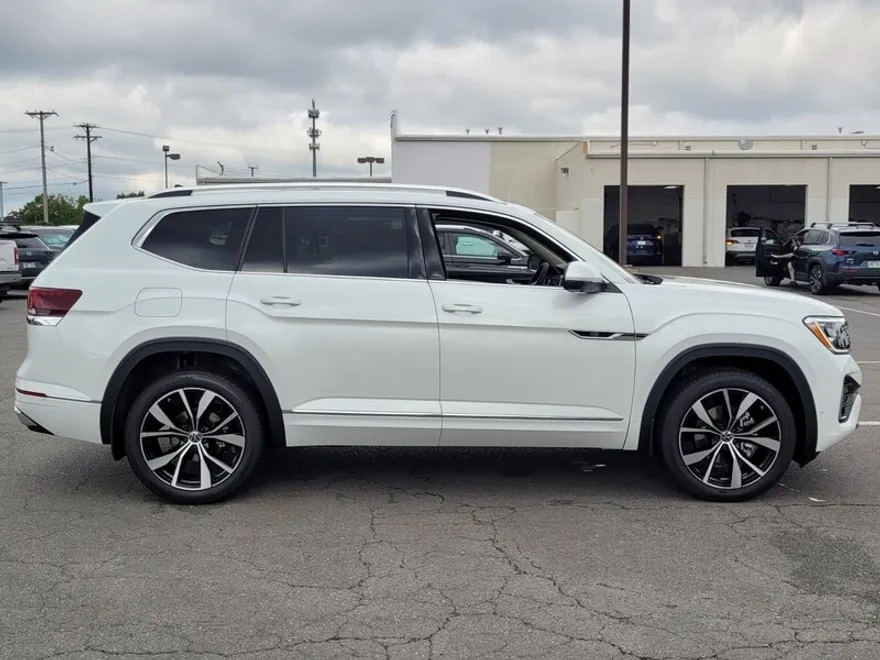 2026 Volkswagen Atlas SEL Premium R-Line photo 1