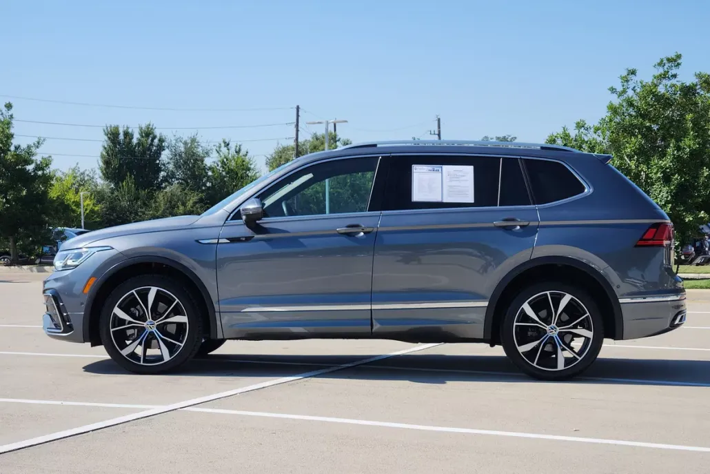 2024 Volkswagen Tiguan SEL R-Line Black photo 1