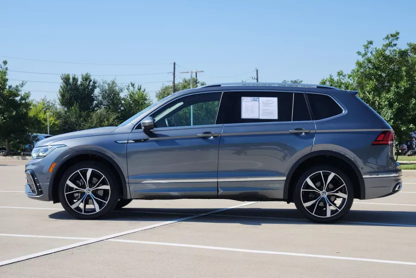 2024 Volkswagen Tiguan SEL R-Line Black photo 1