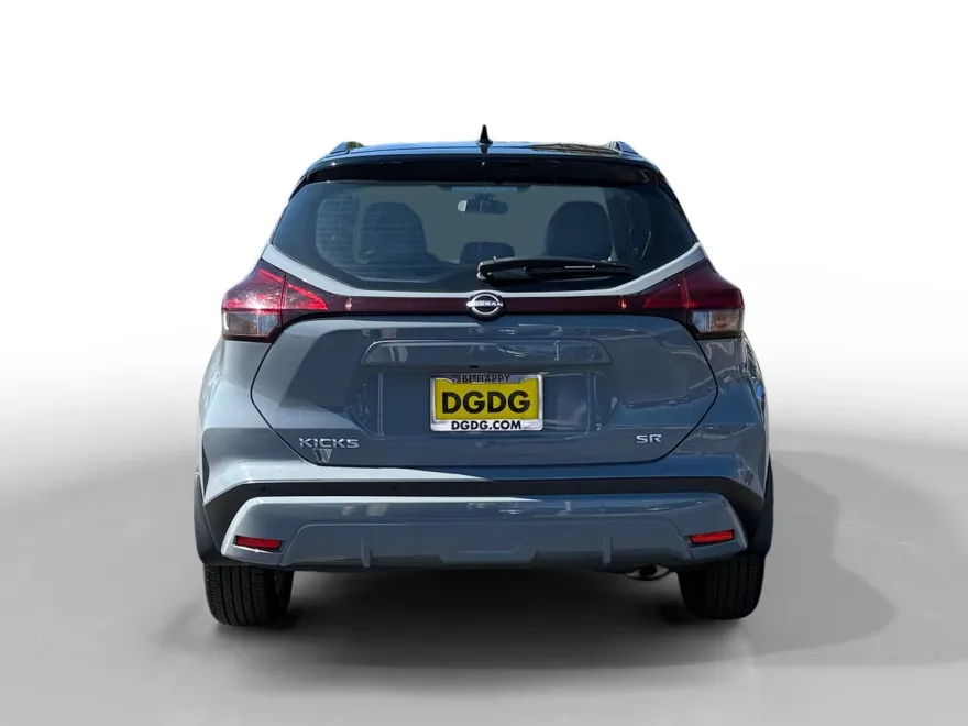 2023 Nissan Kicks SR photo 1