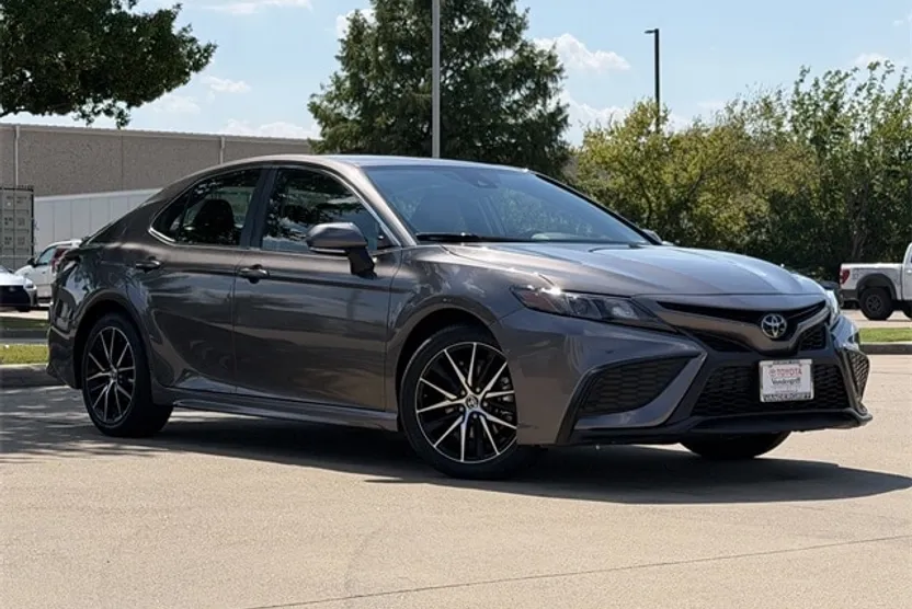 2024 Toyota Camry SE photo 1