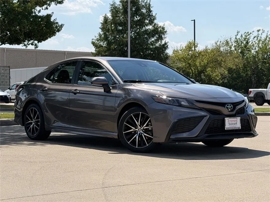2024 Toyota Camry SE photo 1