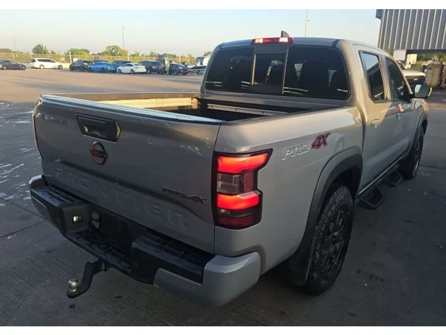 2022 Nissan Frontier PRO-4X Crew Cab photo 1