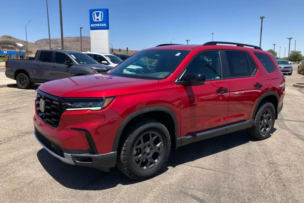 2025 Honda Pilot TrailSport photo 1