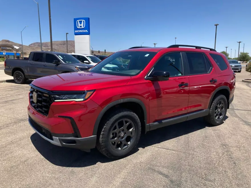 2025 Honda Pilot TrailSport photo 1
