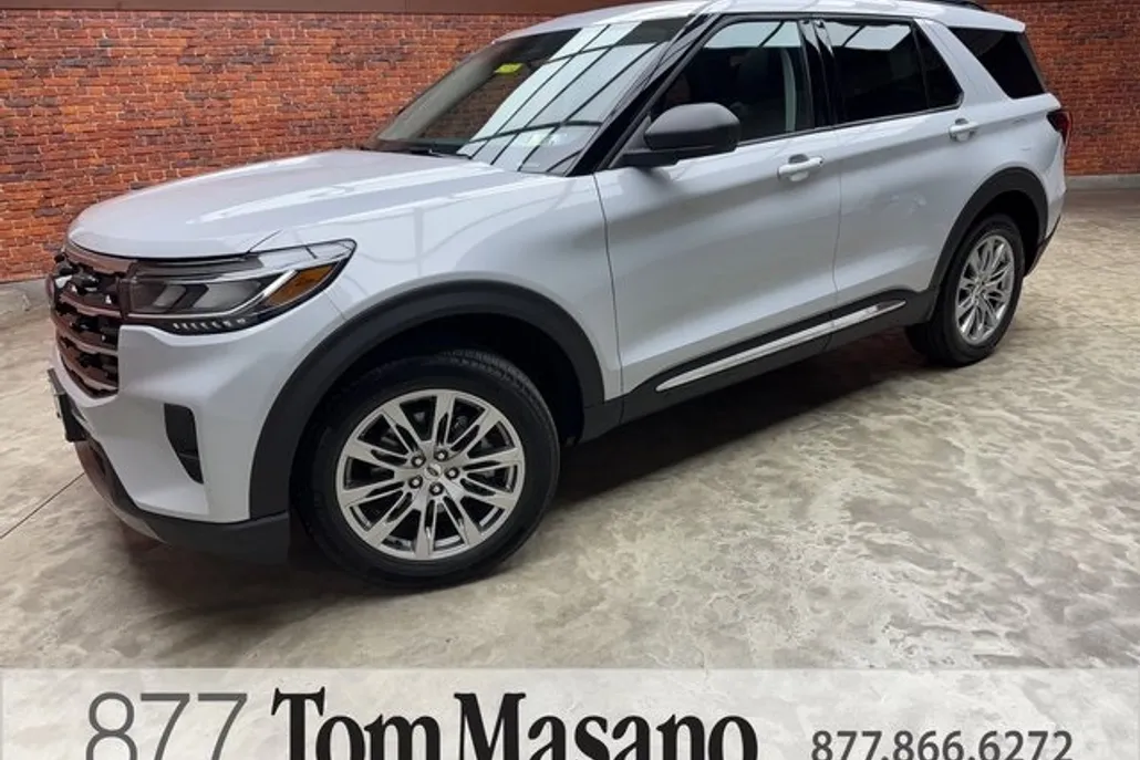 2025 Ford Explorer photo 1