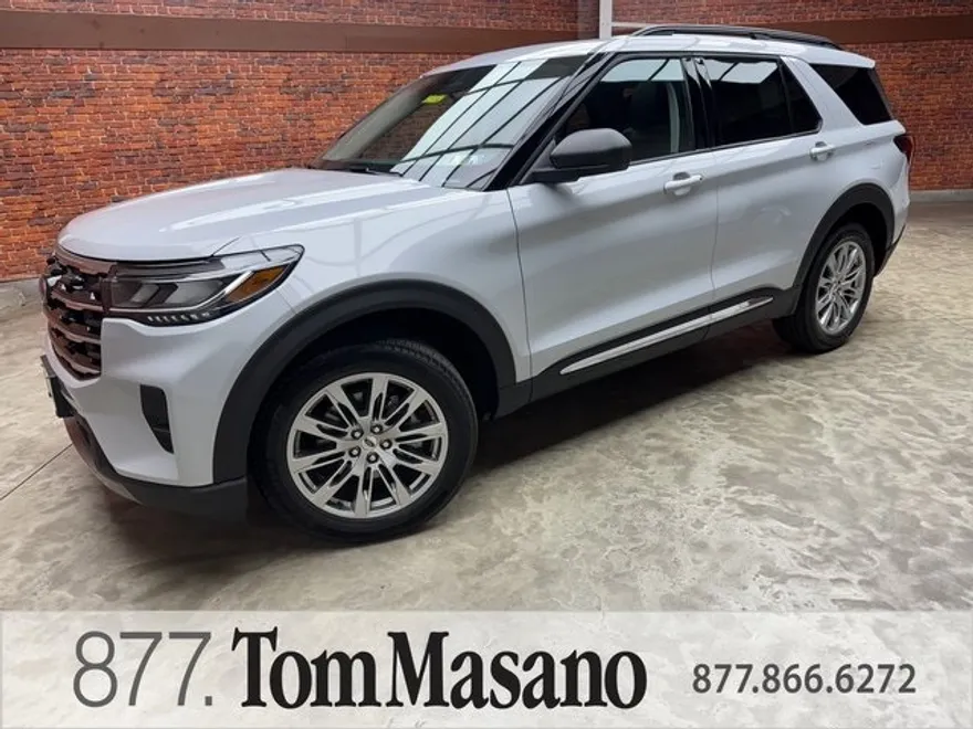 2025 Ford Explorer photo 1