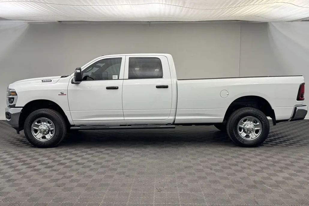 2025 Ram 3500 Tradesman photo 1