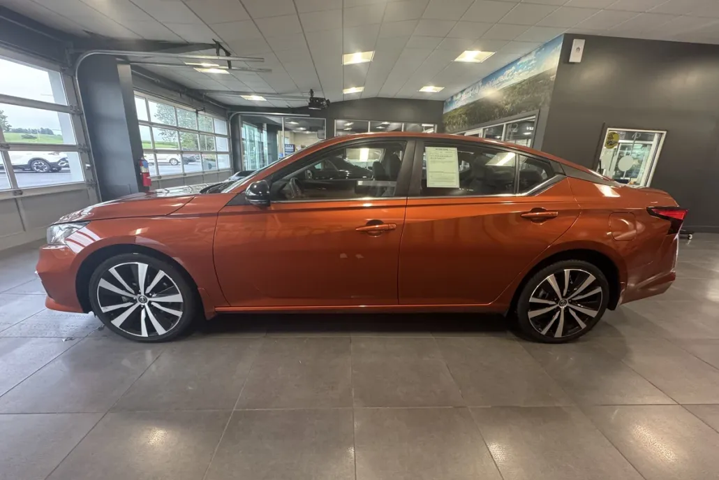 2021 Nissan Altima 2.5 SR photo 1