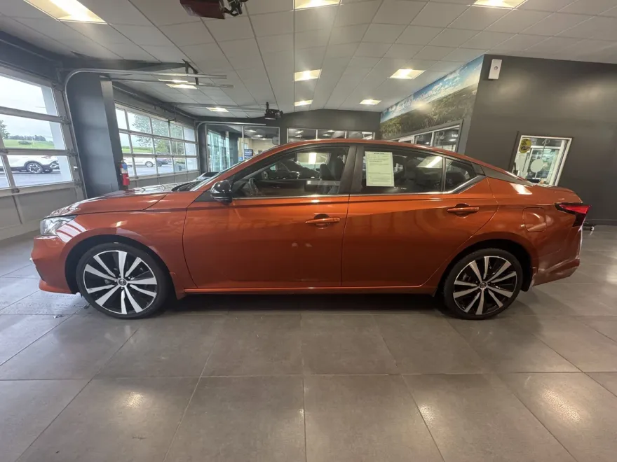 2021 Nissan Altima 2.5 SR photo 1